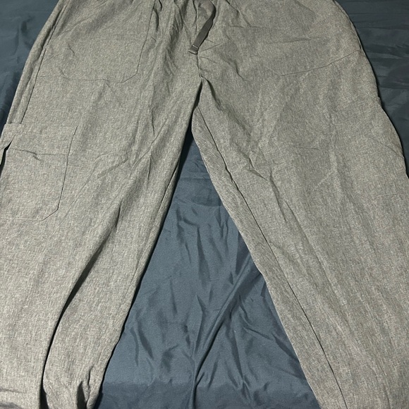 Hanes Comfort Fit Gray V-Neck Top and bottoms - Picture 3 of 5